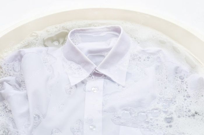 Gunakan 4 Bahan Ini Untuk Memutihkan Baju yang Menguning 