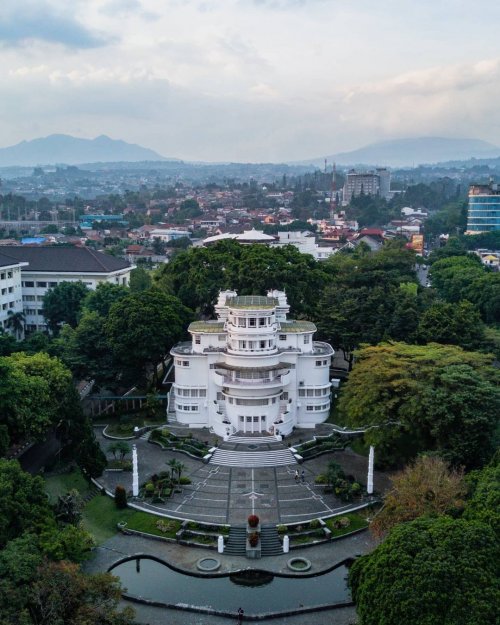 Berburu Spot Foto Menarik Lewat Tempat Wisata di Bandung