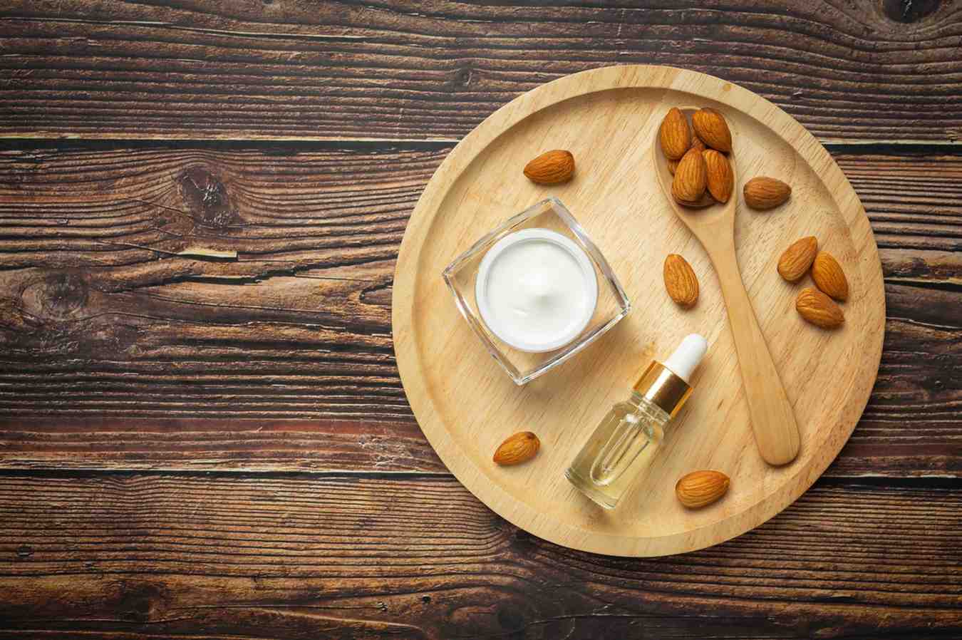 Moist! Ini 4 DIY Masker Minyak Almond untuk Kulit Kering!