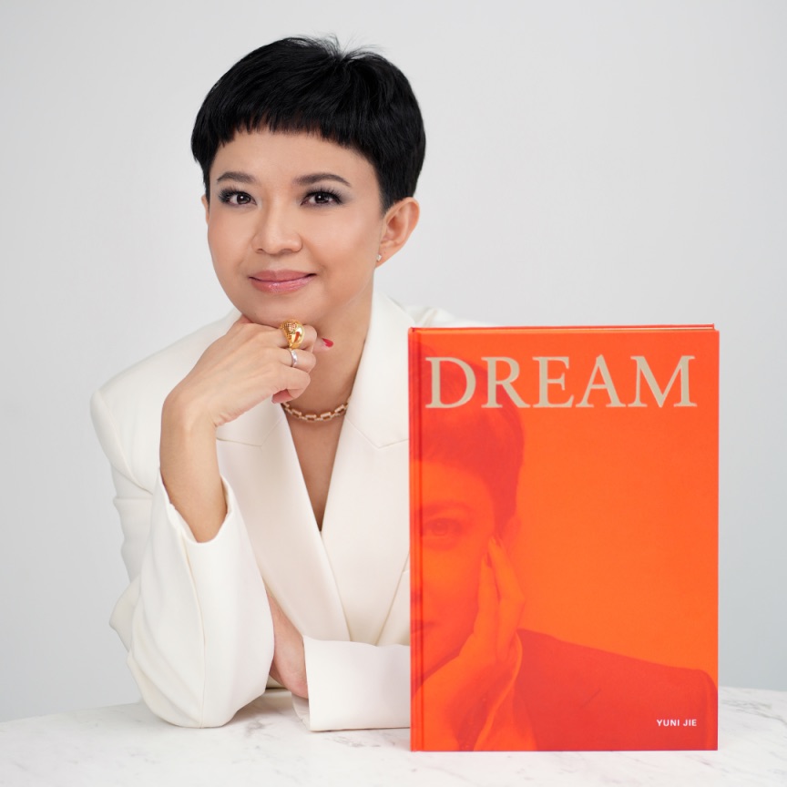 Luncurkan Buku DREAM, Mimpi dan Perjalanan Interior Designer