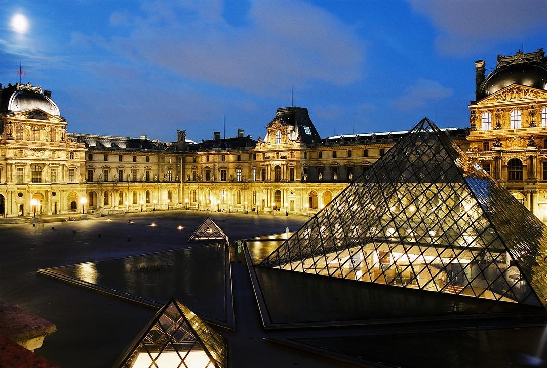 Museum Louvre Jadi Lokasi Peragaan Busana Louis Vuitton