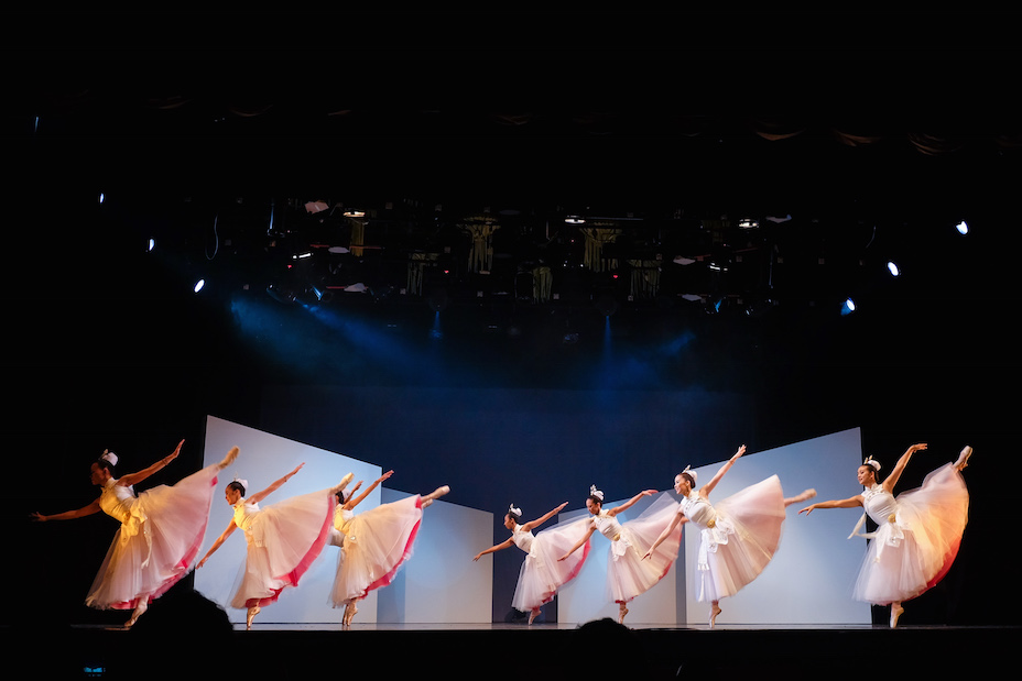 Pertunjukan Ballet dari IDCO di Gedung Kesenian Jakarta