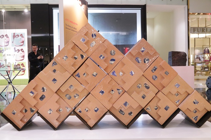 Menikmati Pameran Perabotan Berseni