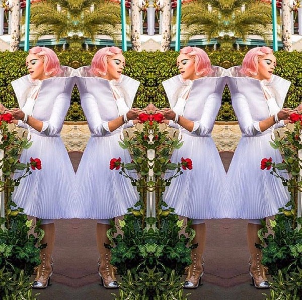 Wow! Katy Perry Kenakan Rancangan Desainer Indonesia
