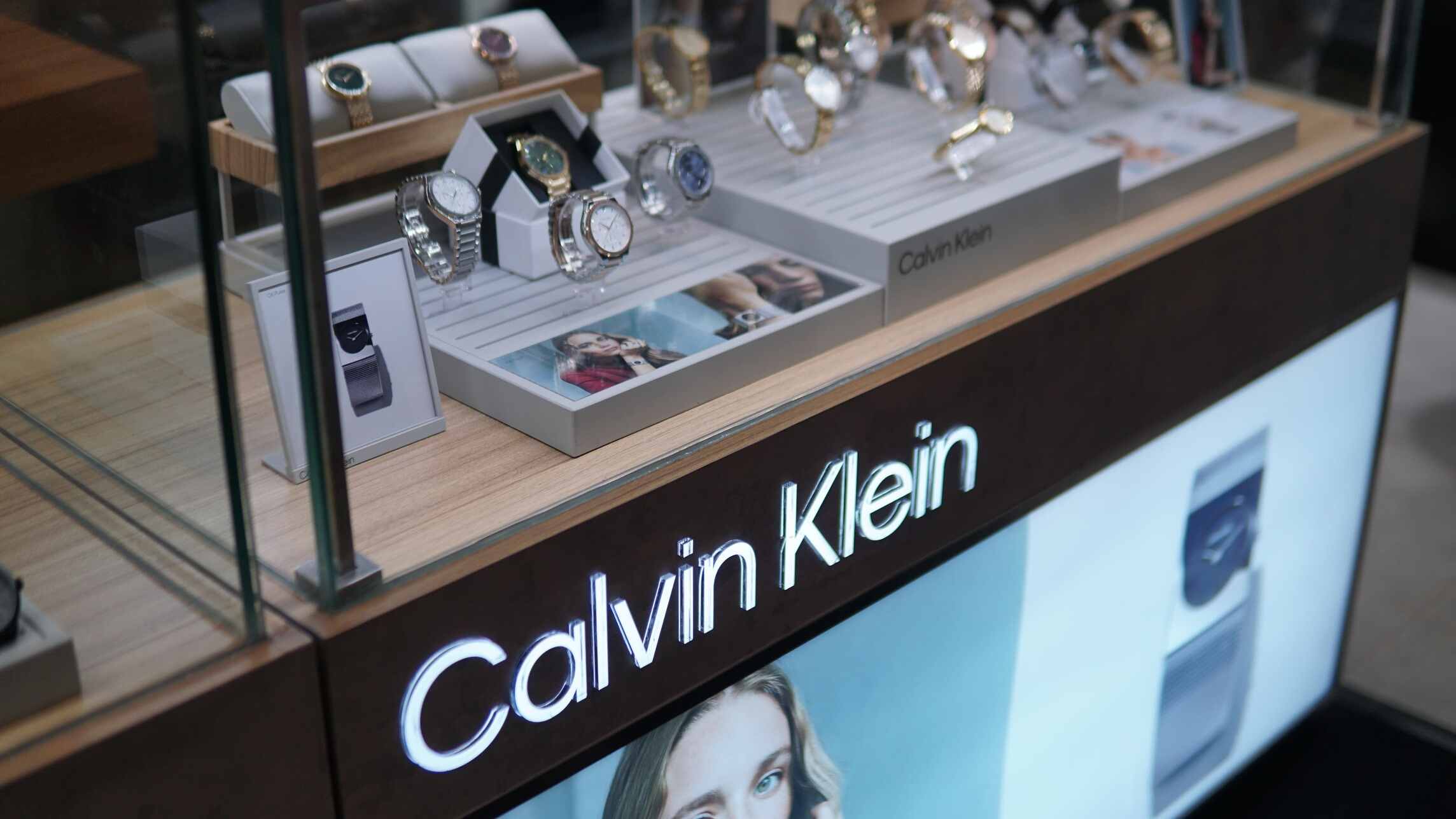 Calvin Klein FW 2024: Jam Tangan Elegan untuk Gaya Modern