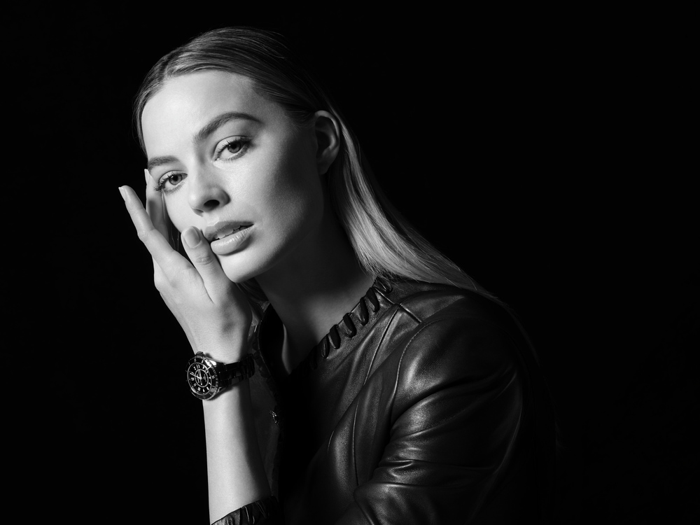 CHANEL mempersembahkan Wajah Baru J12: Margot Robbie