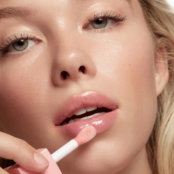 Lip Oil vs Lip Gloss, Apa Bedanya dan Mana yang Lebih Baik?