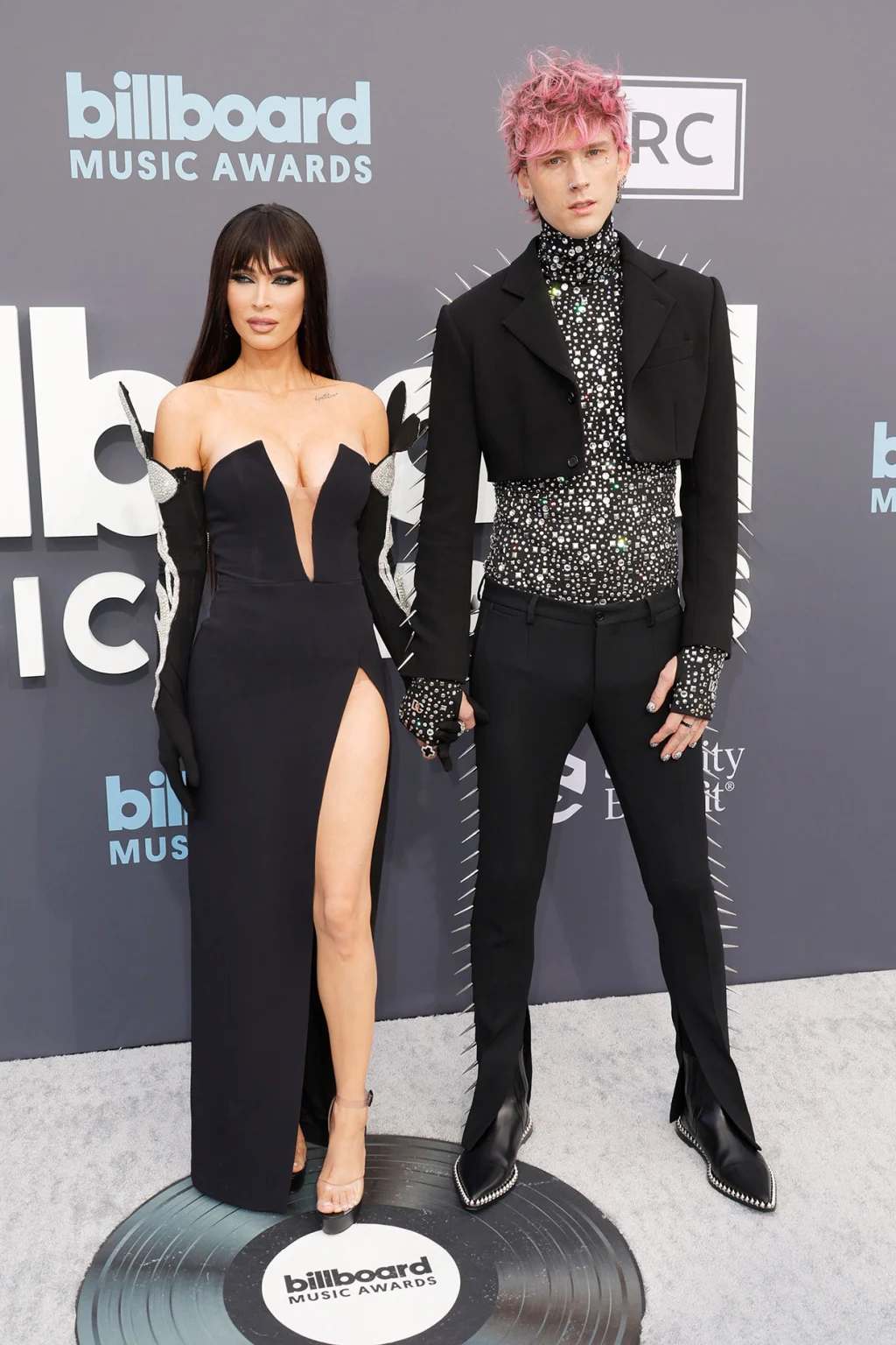 Potret Selebritas Di Red Carpet Billboard Music Awards 2022 