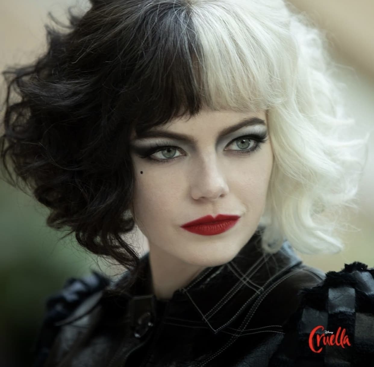 Jadi Penjahat, Emma Stone Tampil Garang Di Trailer Cruella