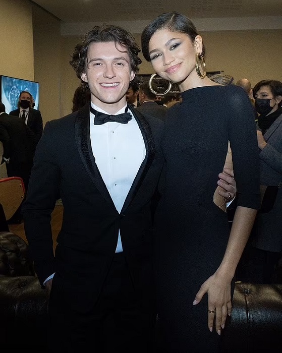 Resmi Tunangan? Ini Perjalanan Cinta Tom Holland & Zendaya