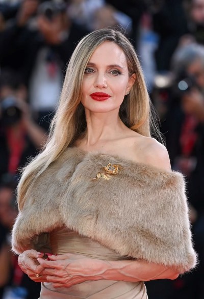 Menawan! Gaya Terkini Angelina Jolie di Usia Hampir 50 Tahun