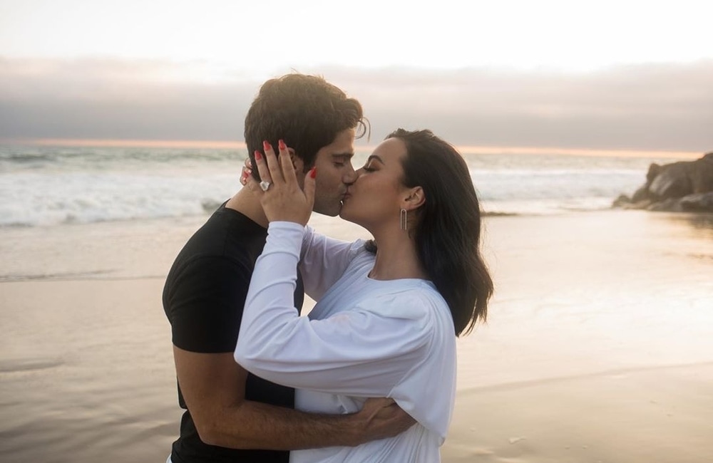 Demi Lovato Terima Cincin Lamaran Dari Max Ehrich