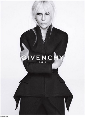 Donatella Versace Bintangi Iklan Terbaru Givenchy