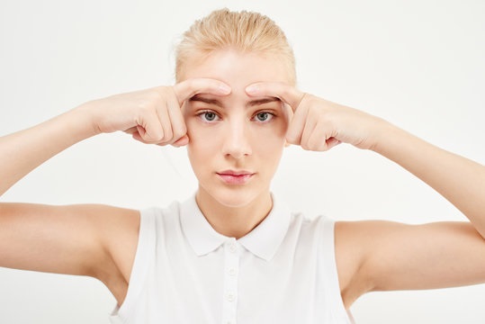 Mengenal Face Yoga, Cara, dan Manfaatnya Untuk Wajah