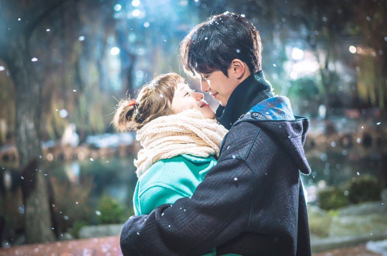 Lee Sung-kyung dan Nam Joo-hyuk Resmi Berpacaran!