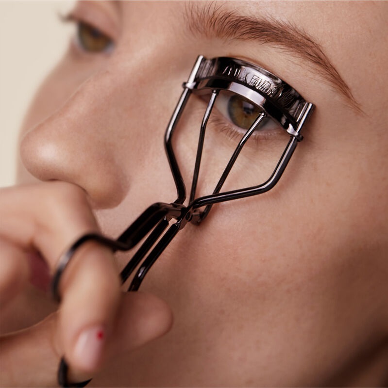 Mengenal 4 Jenis Eyelash Curler Untuk Lentikkan Bulu Mata