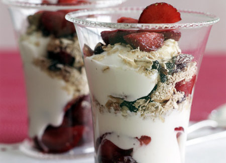 Strawberry Parfait, Resep Sarapan Mudah dan Sehat!