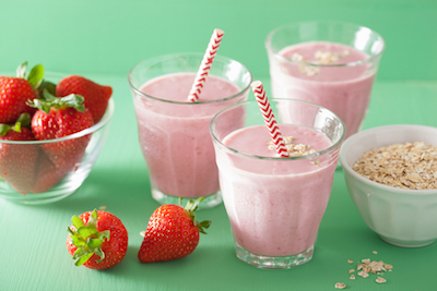 Cara Membuat Smoothies Stroberi dan Oat Untuk Sarapan