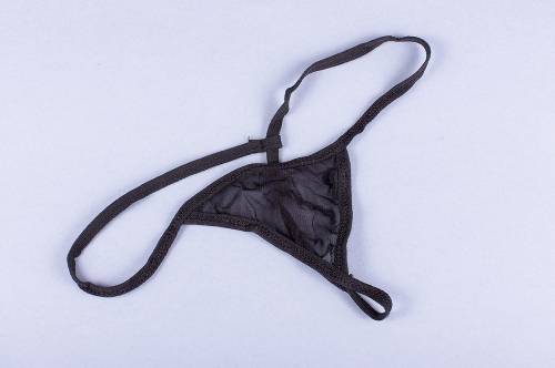 Bahaya Terlalu Sering Memakai G-String