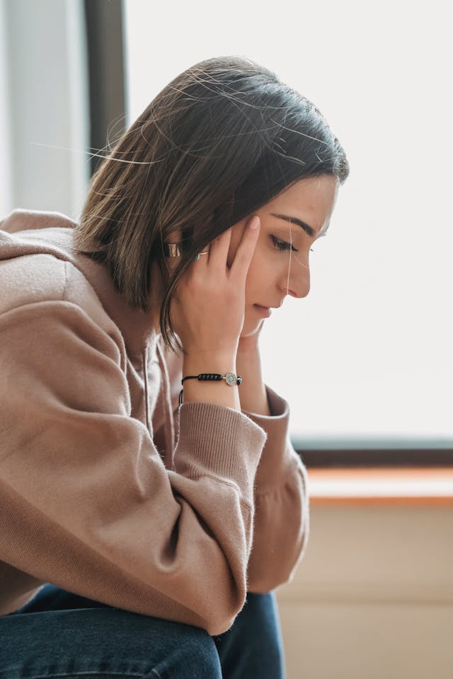 5 Cara Mengatasi Feeling Lonely dalam Hubungan