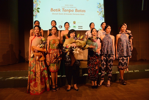 Fashion Show Batik Tanpa Batas di Galeri Indonesia Kaya