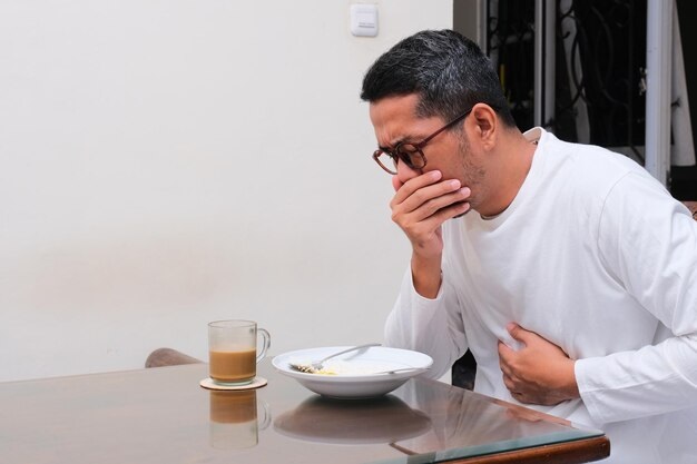 Catat! Ini 4 Tips Menghindari Asam Lambung Saat Puasa