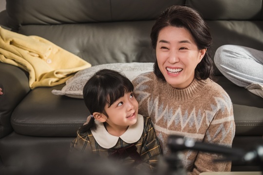 7 Seleb Korea yang Langganan Berperan Sebagai Ibu