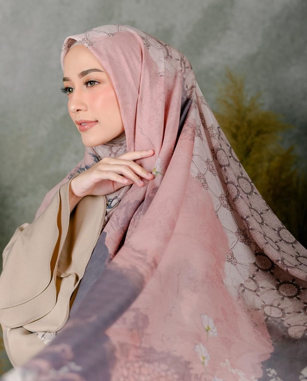 Rekomendasi Hijab Motif Yang Modis Untuk OOTD Ramadan