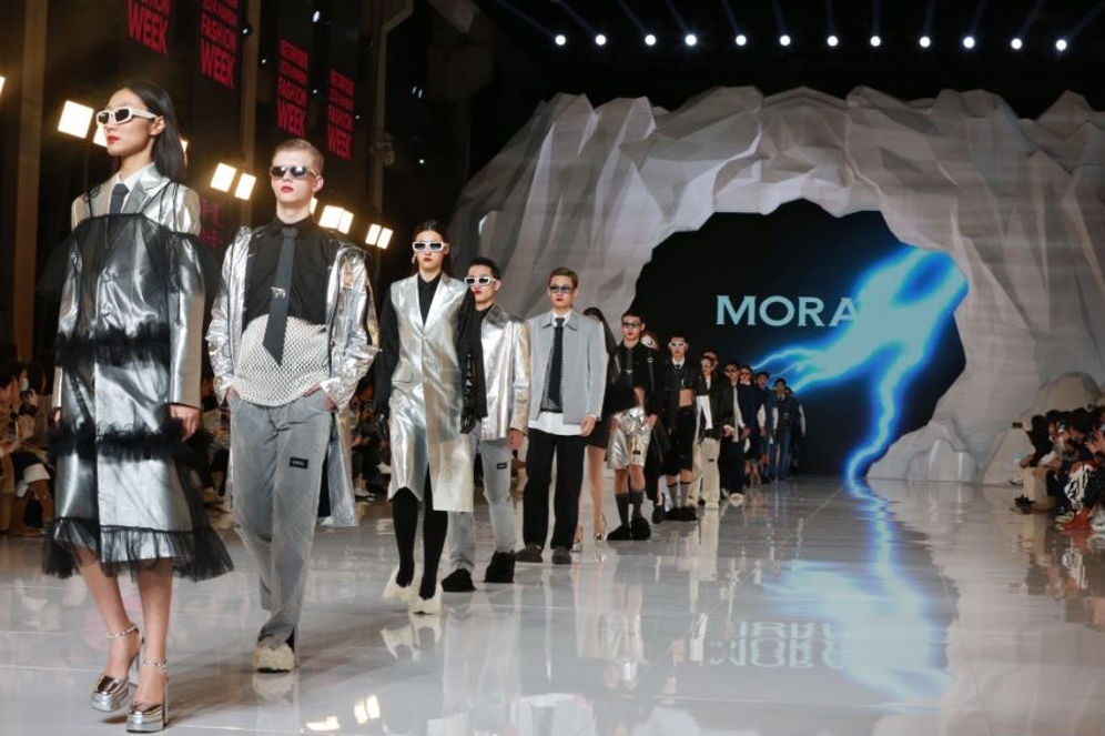 Mewakili Indonesia, MORAL Tampil di Harbin Fashion Week 2024