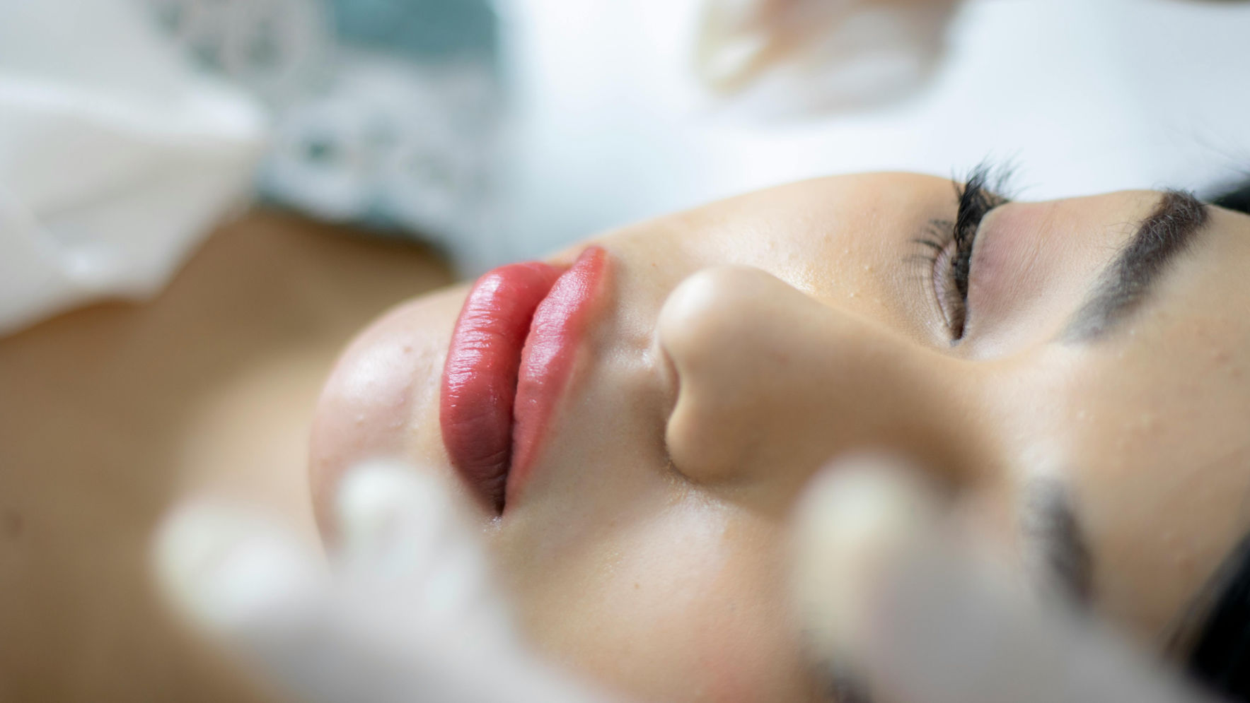 3 Rekomendasi Lip Mask Untuk Cerahkan Bibir Hitam 