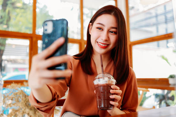 7 Tips Gaya Foto Selfie Ala Selebgram Yang Wajib Kamu Coba