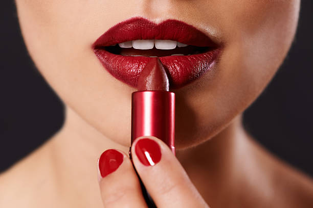 Simak 5 Cara Lipstik Tahan Lama, Anti Pudar