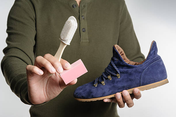 Kinclong Seperti Baru, Ini 5 Cara Membersihkan Sepatu Suede