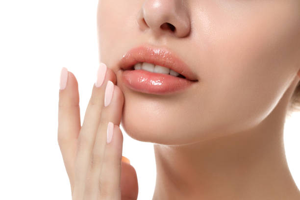 Tak Perlu Lipstik, 5 Tips Membuat Bibir Hitam Menjadi Merah 
