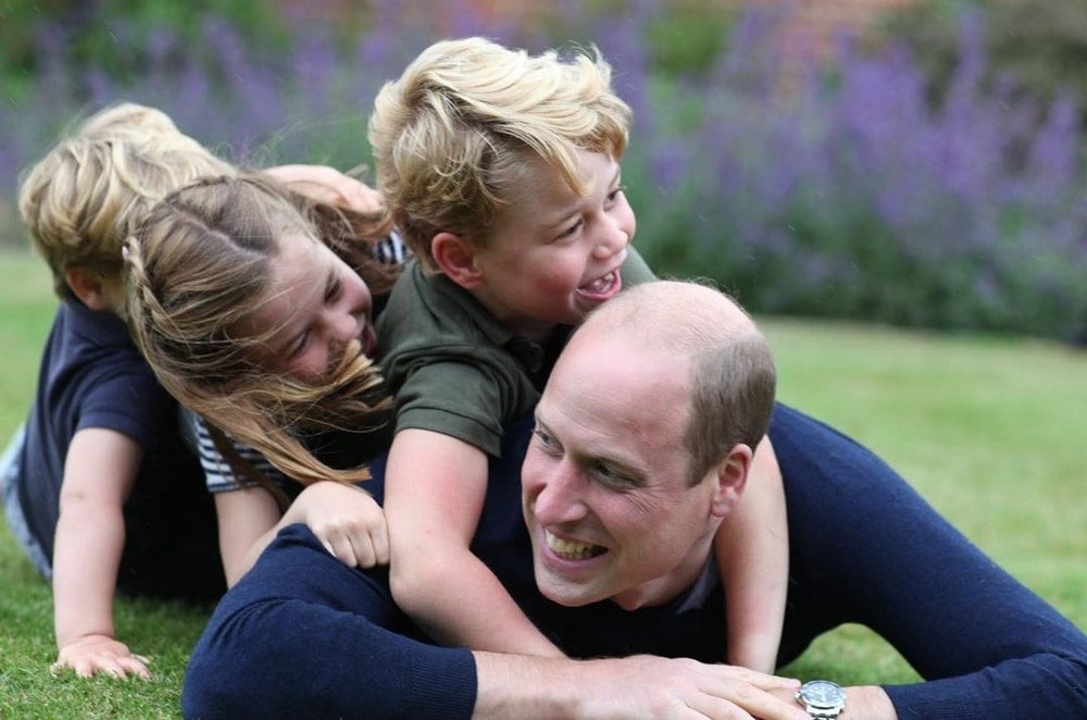 Kate Middleton Unggah Foto Pangeran William Bersama Anaknya