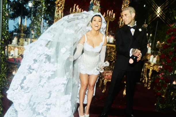 Fakta Pernikahan Kourtney Kardashian di Italia, Scott Absen?