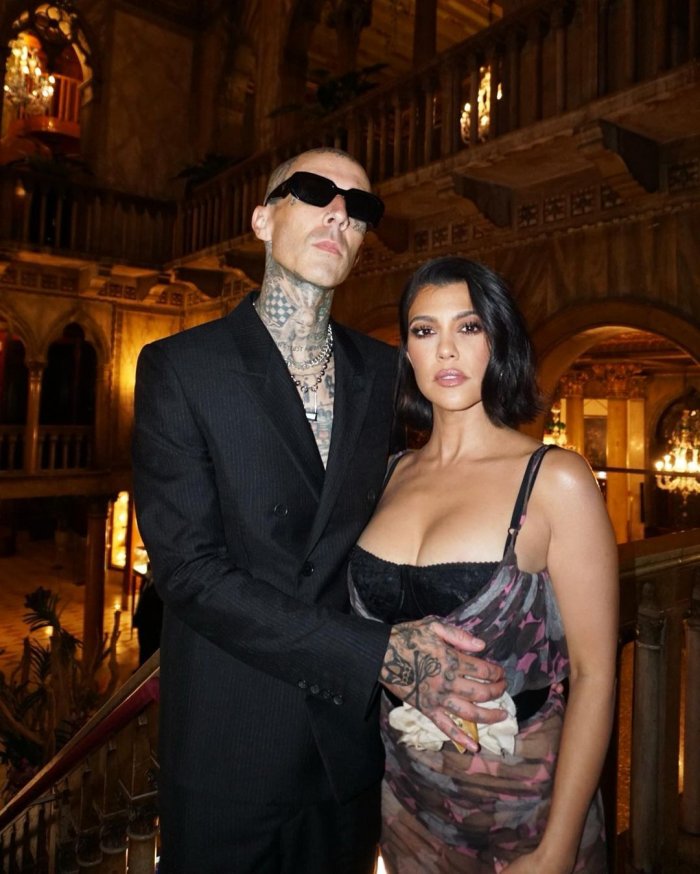 Perjalanan Cinta Kourtney dan Travis Barker, Resmi Tunangan!