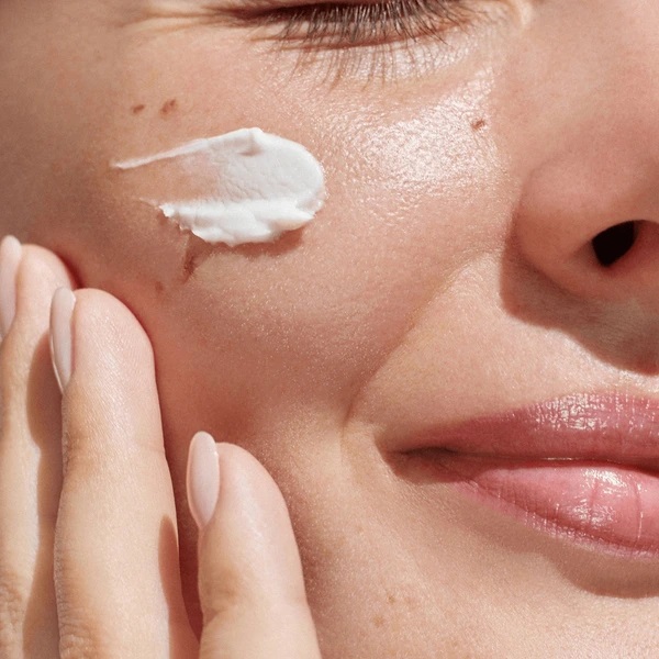 4 Rekomendasi Moisturizer Terbaik Untuk Kulit Kombinasi