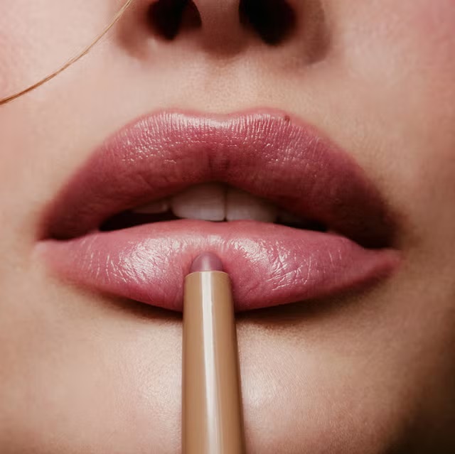 Pelengkap Lipstick, Ini 4 Fungsi Memakai Lip Liner