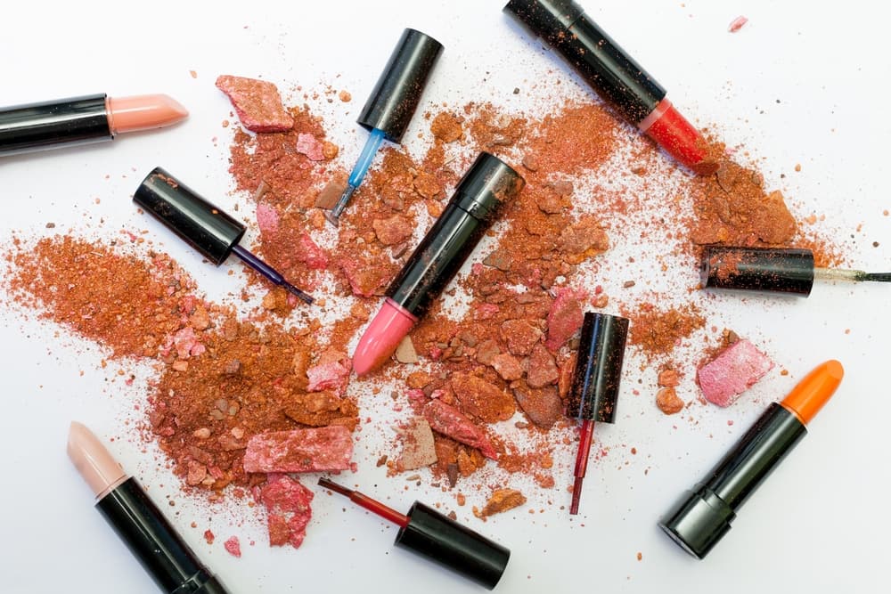 Lipstick Tahan Lama Yang Patut Dicoba