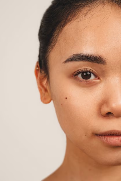 Ini 4 Kandungan Skincare Mencerahkan Untuk Mata Panda