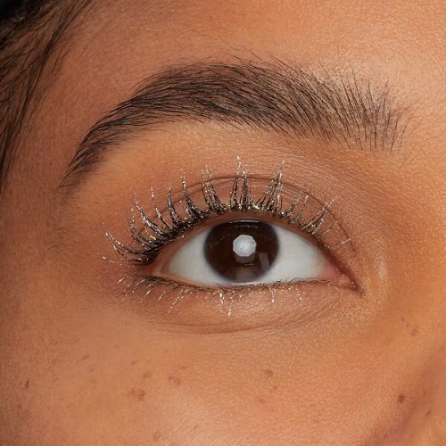 Ingin Bulu Mata Berkilau? Coba Glitter Mascara Satu Ini!