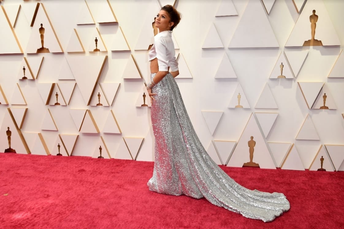 Gaya Busana Para Selebritas di Oscar 2022 Red Carpet 