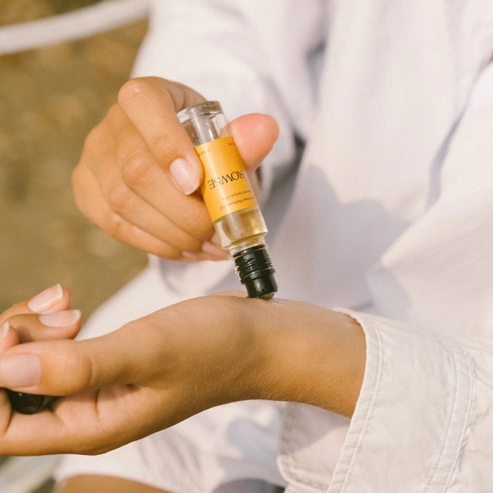 Gantikan Perfume Spray, Ini 4 Alasan Kamu Pakai Perfume Oil