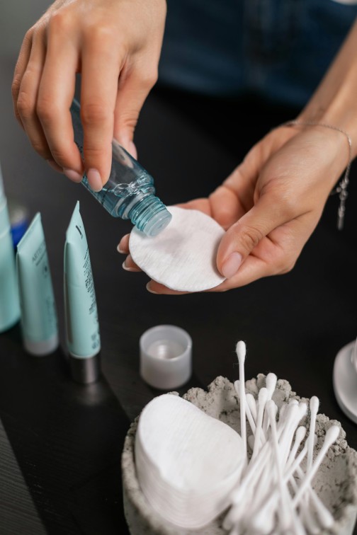 6 Kandungan Pembersih Wajah yang Ampuh Menghilangkan Makeup