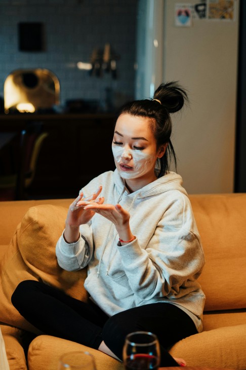 6 Skincare yang Wajib Kamu Pakai di Malam Hari 