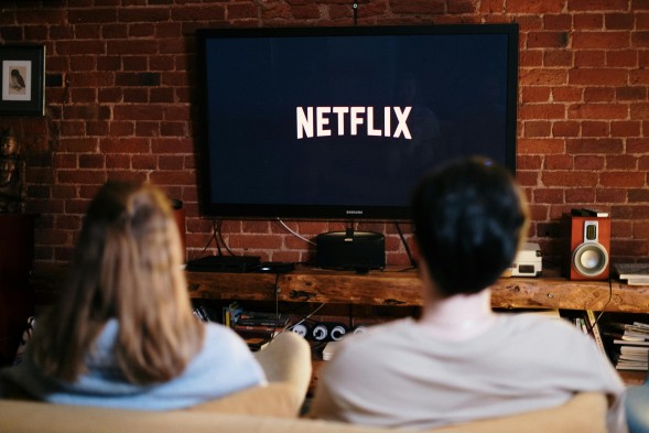 Wajib Nonton! Ini 8 Film Netflix Berlatar Musim Gugur