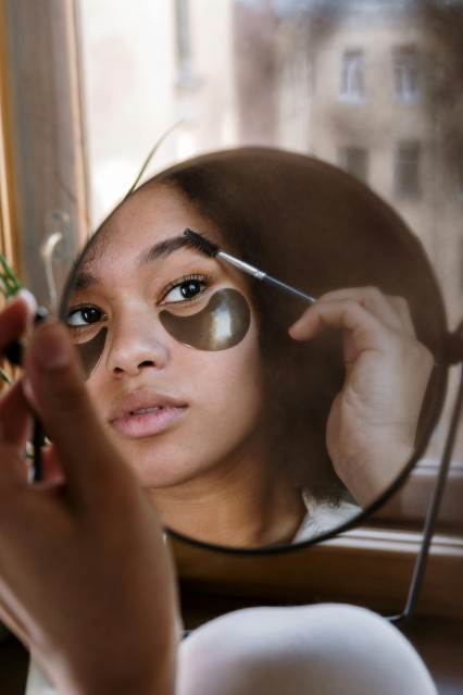 5 Cara Menghilangkan Kerutan di Bawah Mata dengan Mudah