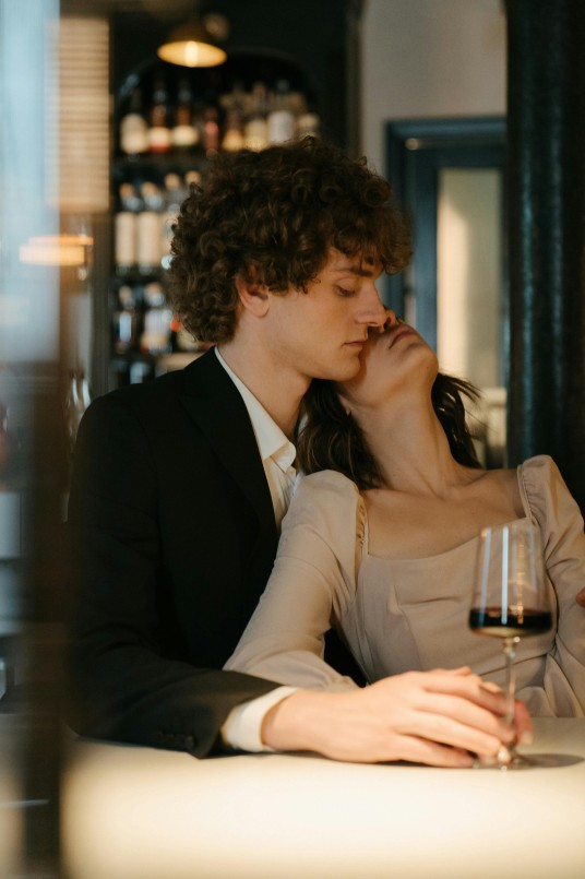 8 Cara Flirting Yang Bisa Bikin Hubunganmu Makin Romantis!