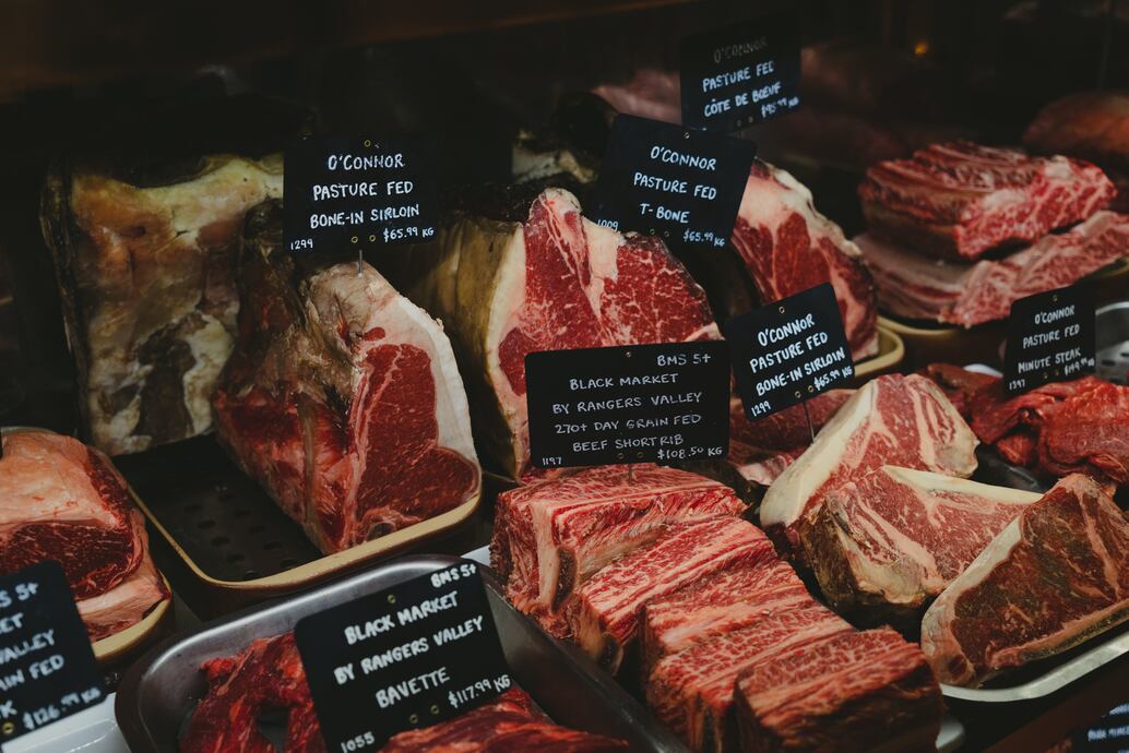 Tenderloin vs Sirloin: Tips Memilih Daging Steak Berkualitas
